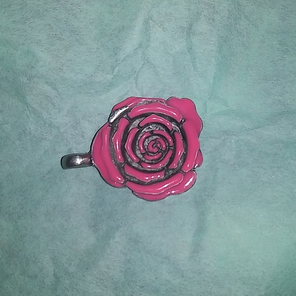 Dainty 1in FLOWER PENDANT - Picture 1 of 5